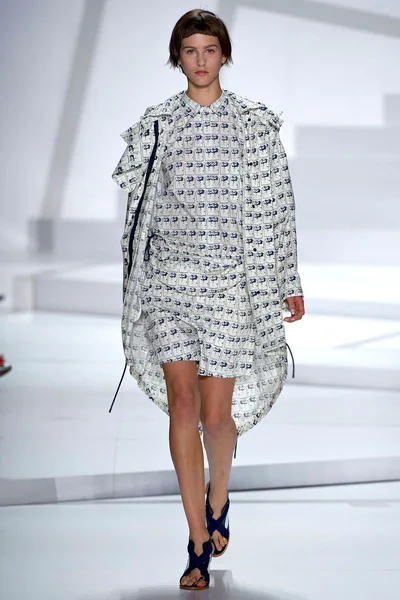 Look 10